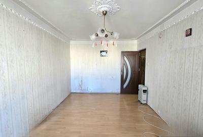 De renovat, 3 camere, 2 bai langa Scoala nr 4 - 4