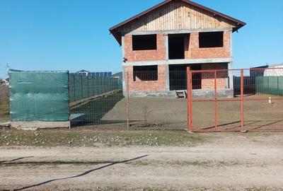 Casă cu 4 camere în Costi - 4