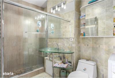 Apartament cu 3 camere în Tineretului