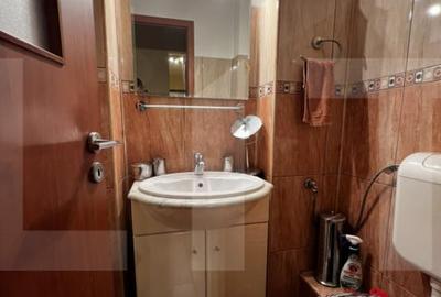 Apartament cu 4 camere semidecomandat, mobilat în Circumvalațiunii
