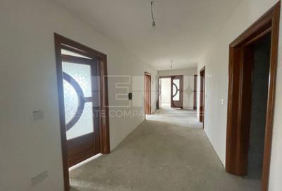 Casă individuală cu 9 camere cu Canalizare în Burla - 11