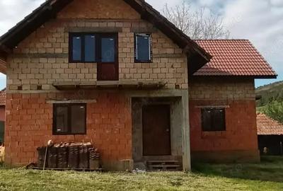 Vand casa cu mansarda la rosu. - 5