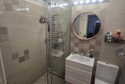 De vanzare apartament 3 camere, etaj 1 4, foarte aproape de metrou 1 Decembrie - 8