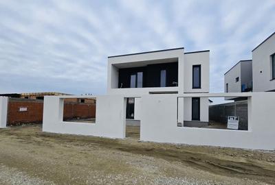 Casă cu 5 camere cu Teren 620 Mp în Sânmartin