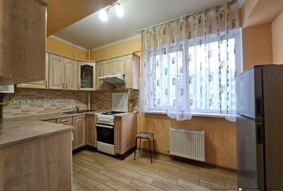 Garsonieră decomandată în Titan