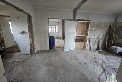 Vila spatioasa 11 camere la gri in centru Pitesti - 2