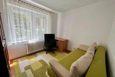 Apartament cu 4 camere decomandat în 7 Noiembrie - 8