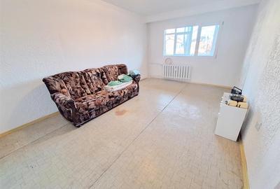 Apartament cu 3 camere decomandat în Narcisa - 12