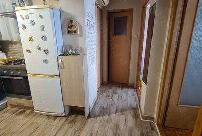 Vind apartament 2 camere, ultracentral, etajul 1, mobilat - 3