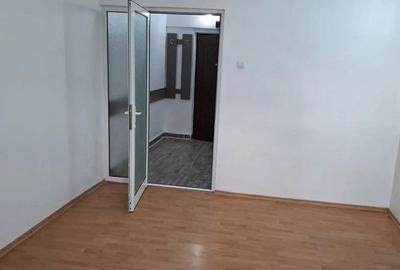 Garsonieră decomandată, mobilată în Țiglina 1 - 4