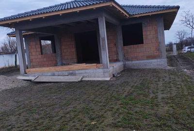 Casă cu 4 camere cu Teren 120 Mp în Central - 2