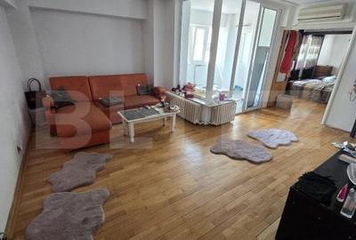 Apartament 3 camere, semidecomandat, zona 8 Mai