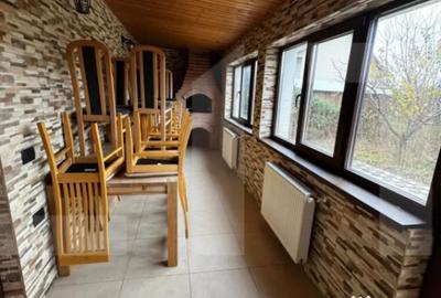 Casă cu 5 camere cu Teren 988 Mp în Central - 2