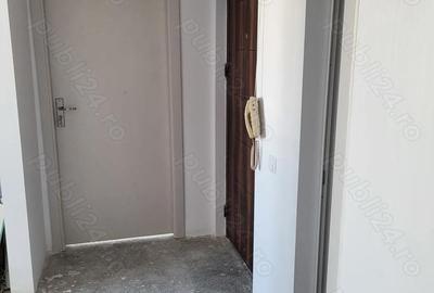 Apartament cu 3 camere semidecomandat în Nord