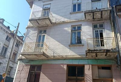Casă cu 9 camere cu Canalizare în P-ța Universității - 2