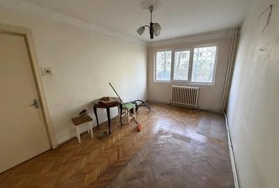 Apartament cu 3 camere decomandat în Podul de Piatră - 1