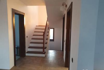 Casă cu 5 camere cu Teren 2200 Mp în Central