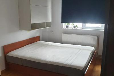 Apartament cu 3 camere semidecomandat în Olteniței