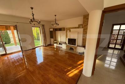 Casă cu 4 camere cu Canalizare în Zorilor