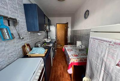 Apartament cu 3 camere decomandat în Cetatea - 2