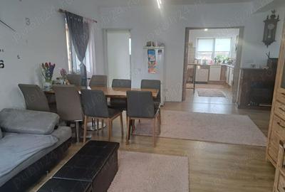 Vand casa cu piscina - 1