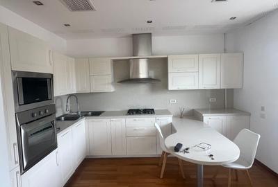 Apartament cu 4 camere decomandat în Capitale - 10