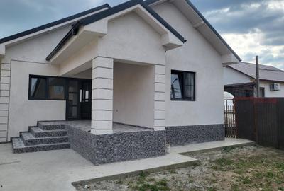 Casă individuală cu 3 camere în Sud