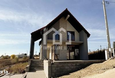 Casă cu 4 camere cu Teren 800 Mp în Jucu