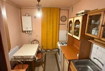 Apartament cu 3 camere decomandat în Petros - 3