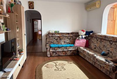 Apartament cu 3 camere semidecomandat, mobilat în Apărătorii Patriei - 1