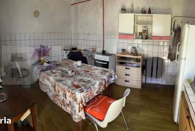 Casă cu 6 camere cu Teren 330 Mp în Central - 13