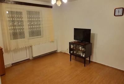Apartament 2 camere cu balcon etaj intermediar zona Vlahuta - 1