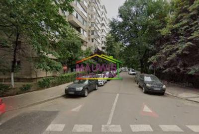 Piata Iancului / Avrig / et 3 / bl 1983 /