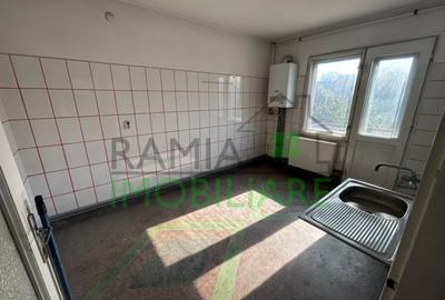 Casă cu 4 camere cu Teren 1053 Mp în Central
