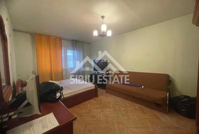 Apartament de vanzare cu 3 camere, decomandat,  2 balcoane, pivnita - 3