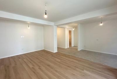 Apartament cu 21 camere decomandat în Tractorul - 8