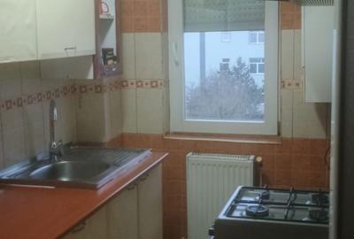 Apartament cu 3 camere semidecomandat în Central - 1