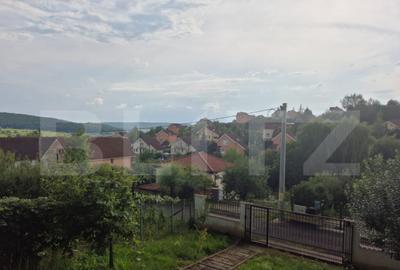 Casă cu 4 camere cu Teren 1000 Mp în Livezeni - 1