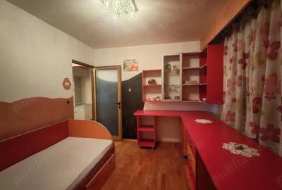 Apartament cu 4 camere decomandat în Progresul