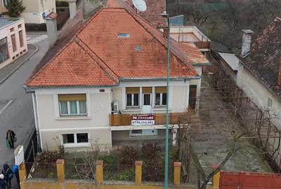 Casă cu 6 camere în Central - 9