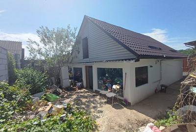 Casa cu 3 camere , Valea Adanca 1km de soseaua Nicolina