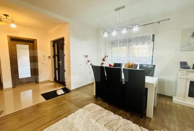 Casă cu 4 camere cu Teren 305 Mp în Dumbrăvița