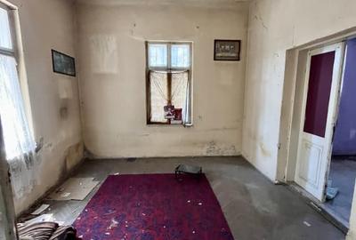 Casa de vanzare cu Aut. de Constr P+1+M - Piata Victoriei - 8