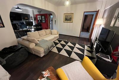 Apartament cu 4 camere decomandat în Moșilor