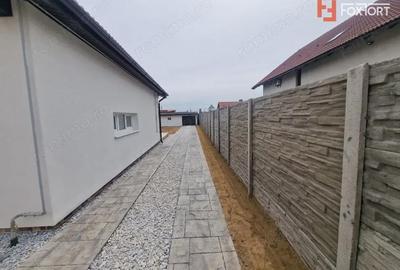 Casă cu 3 camere cu Garaj în Izvin - 2
