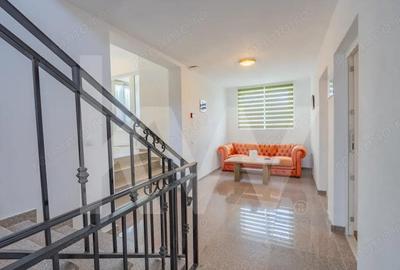 Casă cu 15 camere cu Canalizare în Central