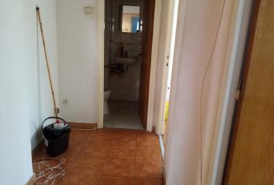 Apartament cu 3 camere decomandat în Tineretului - 1
