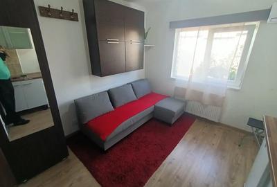 Garsonieră decomandată în Lipovei