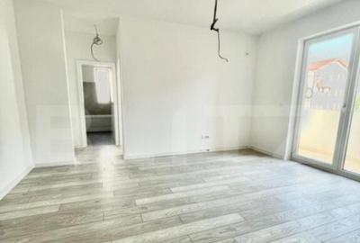 SUPER PRET!Apartament cu 3 camere + balcon, 1 loc de parcare - 5