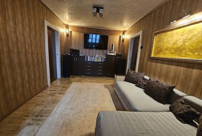 Apartament cu 6 camere semidecomandat în Drumul Taberei